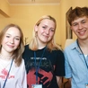 Od lewej: Gabriela, Patrycja i Konrad, trójka z ponad 40 tegorocznych absolwentów MSA.