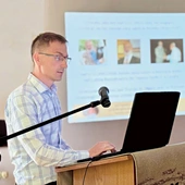 Dr Lech Wojewodzic to specjalista położnictwa i ginekologii, certyfikowany naprotechnolog.