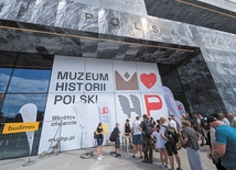 „Państwowiec w muzeum”. Robert Kostro, twórca Muzeum Historii Polski, w pasjonującej rozmowie z Piotrem Zarembą