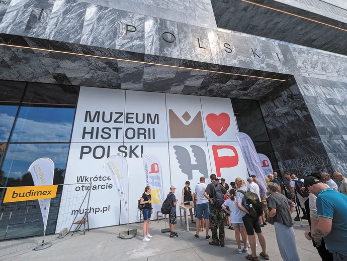 „Państwowiec w muzeum”. Robert Kostro, twórca Muzeum Historii Polski, w pasjonującej rozmowie z Piotrem Zarembą