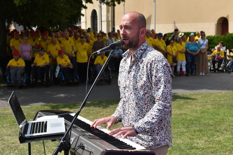 Pielgrzymka osób chorych i z niepełnosprawnością do Rokitna