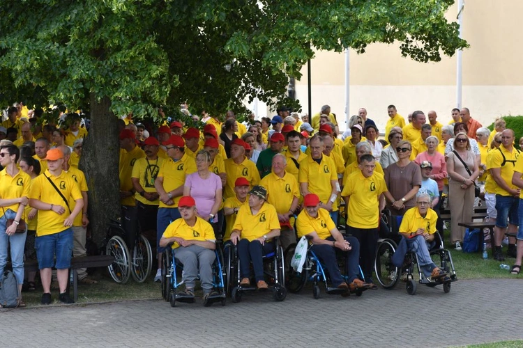 Pielgrzymka osób chorych i z niepełnosprawnością do Rokitna