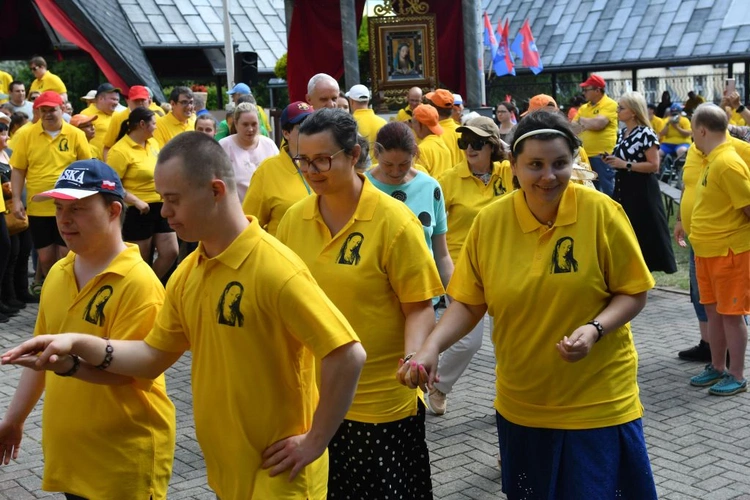 Pielgrzymka osób chorych i z niepełnosprawnością do Rokitna