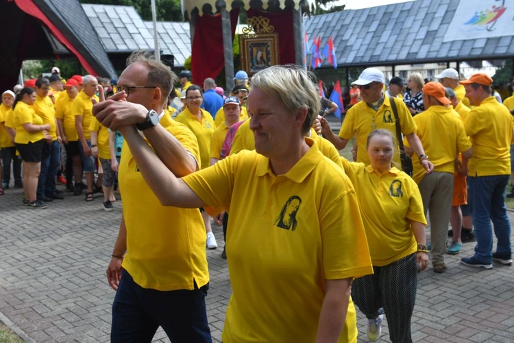 Pielgrzymka osób chorych i z niepełnosprawnością do Rokitna