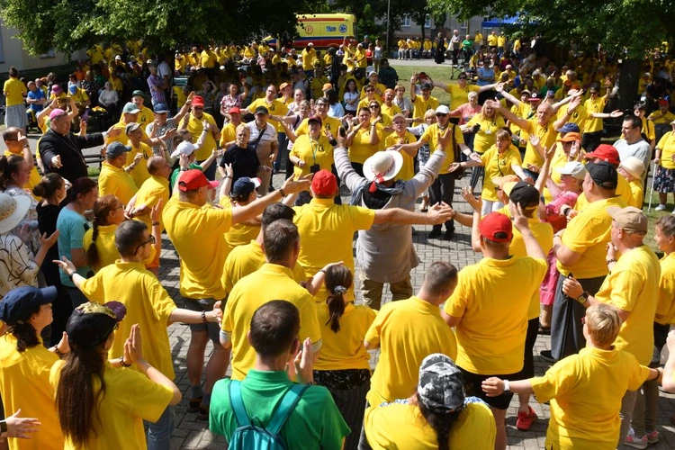 Pielgrzymka osób chorych i z niepełnosprawnością do Rokitna
