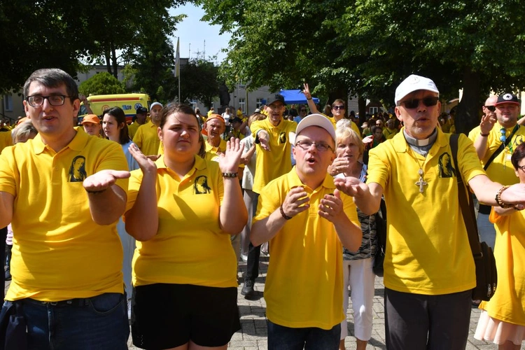 Pielgrzymka osób chorych i z niepełnosprawnością do Rokitna