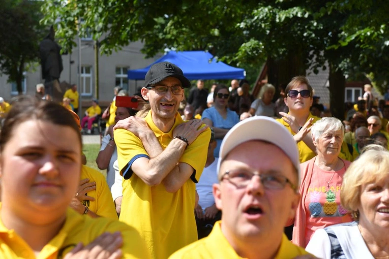 Pielgrzymka osób chorych i z niepełnosprawnością do Rokitna