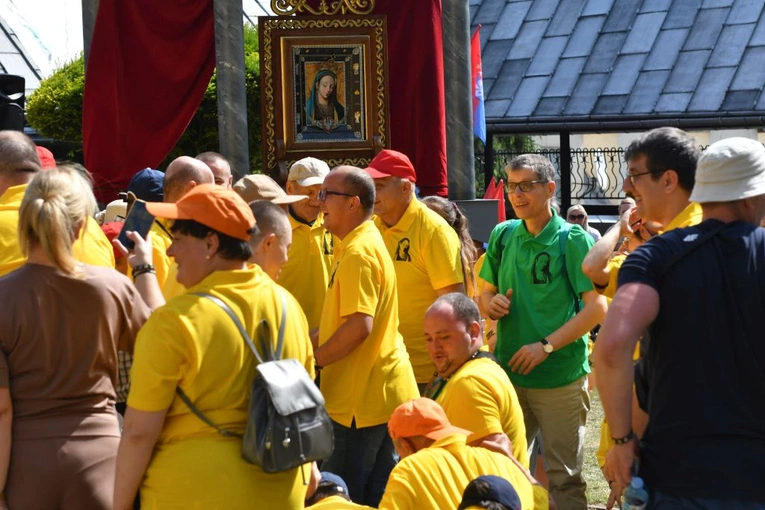 Pielgrzymka osób chorych i z niepełnosprawnością do Rokitna