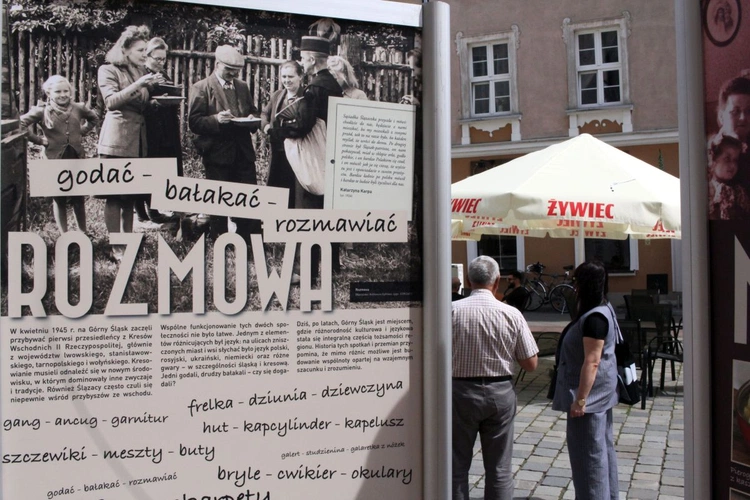 Wystawa "Przesiedlone życia. Zachowane tożsamości" 