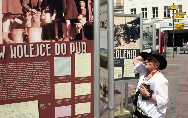 Wystawa "Przesiedlone życia. Zachowane tożsamości" 