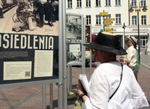 Wystawa "Przesiedlone życia. Zachowane tożsamości" 