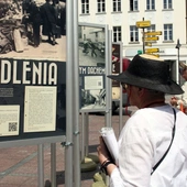 Wystawa "Przesiedlone życia. Zachowane tożsamości" 