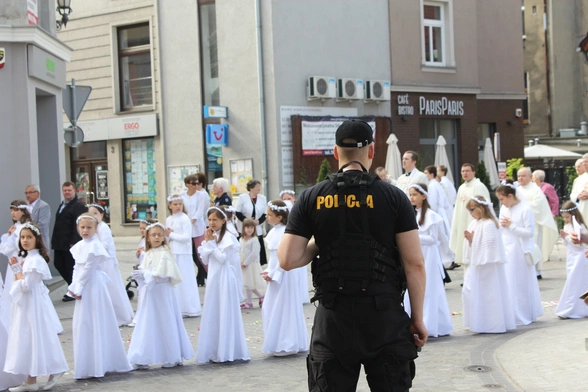 Podczas długiego weekendu na drogach więcej policji