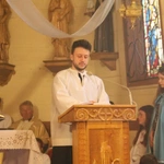 Procesja Bożego Ciała po kwietnym dywanie w Zimnej Wódce