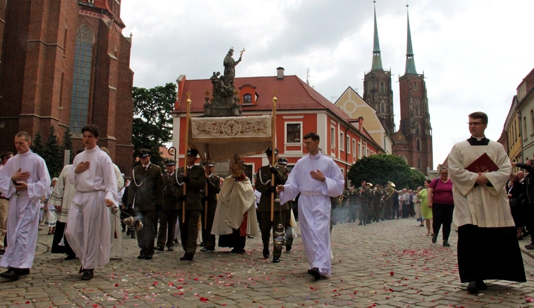 Abp Kupny: Spożywanie Ciała i Krwi Chrystusa jest włączeniem w Jego krwioobieg