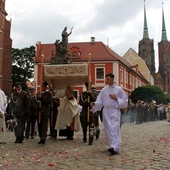 Abp Kupny: Spożywanie Ciała i Krwi Chrystusa jest włączeniem w Jego krwioobieg