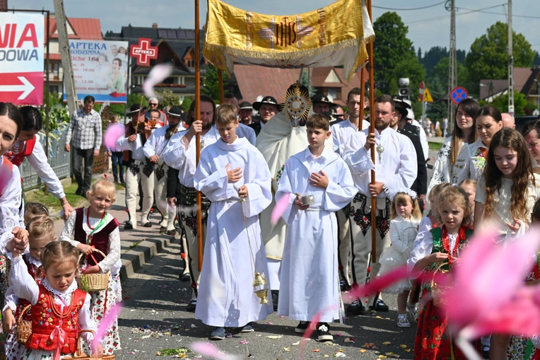 Z Najświętszym Sakramentem od ronda do ronda