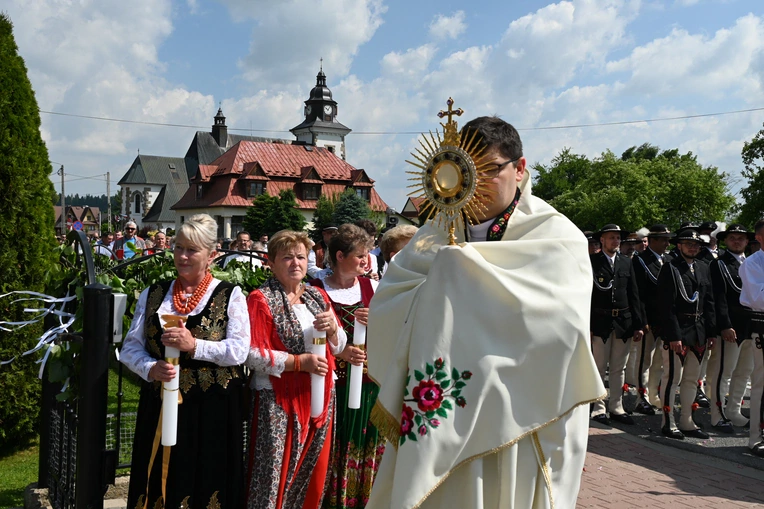 Z Najświętszym Sakramentem od ronda do ronda