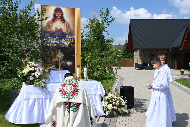 Z Najświętszym Sakramentem od ronda do ronda