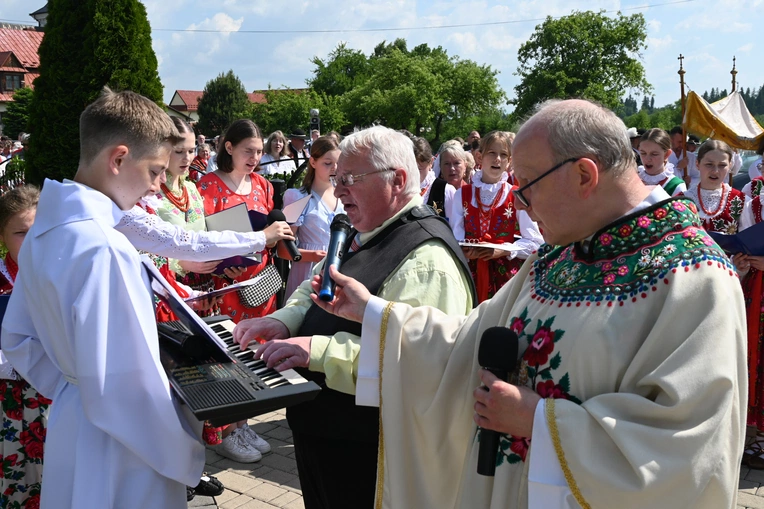 Z Najświętszym Sakramentem od ronda do ronda
