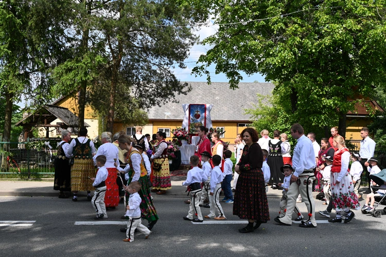Z Najświętszym Sakramentem od ronda do ronda
