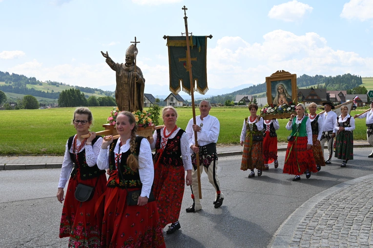 Z Najświętszym Sakramentem od ronda do ronda