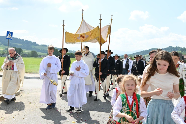 Z Najświętszym Sakramentem od ronda do ronda