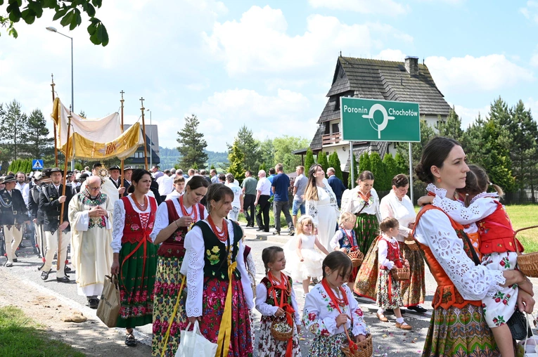 Z Najświętszym Sakramentem od ronda do ronda