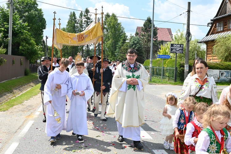 Z Najświętszym Sakramentem od ronda do ronda