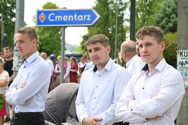 Z Najświętszym Sakramentem od ronda do ronda