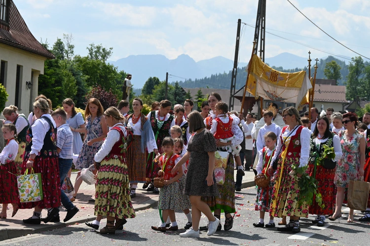 Z Najświętszym Sakramentem od ronda do ronda