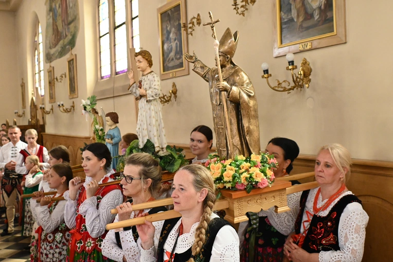Z Najświętszym Sakramentem od ronda do ronda