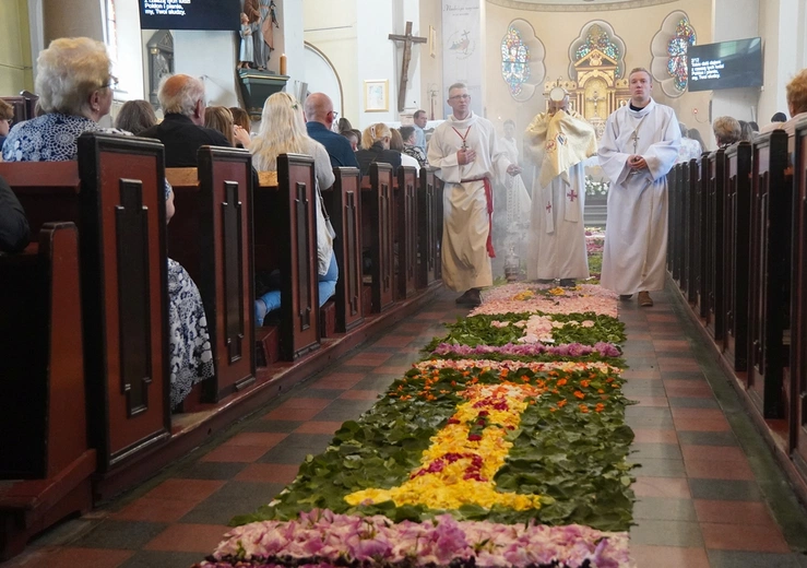 Kwiatowe dywany dla Jezusa - archidiecezja wrocławska