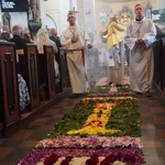 Kwiatowe dywany dla Jezusa - archidiecezja wrocławska