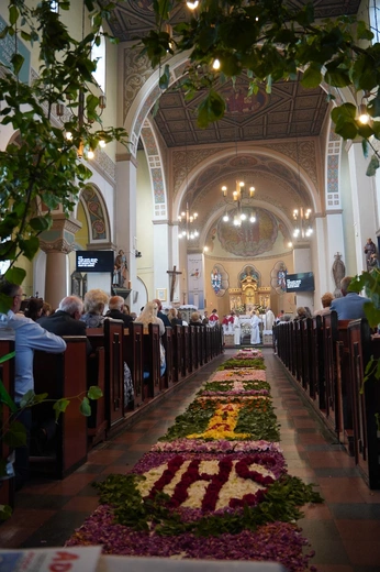 Kwiatowe dywany dla Jezusa - archidiecezja wrocławska