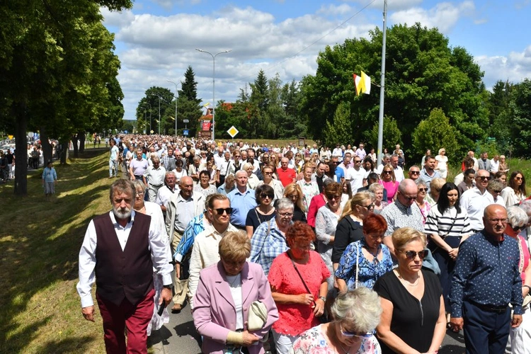 Procesja Bożego Ciała na ulicach Świebodzina