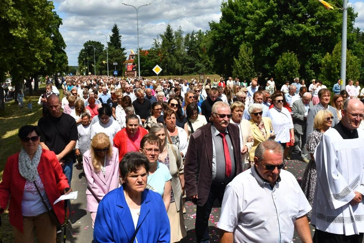 Procesja Bożego Ciała na ulicach Świebodzina