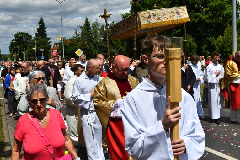 Procesja Bożego Ciała na ulicach Świebodzina