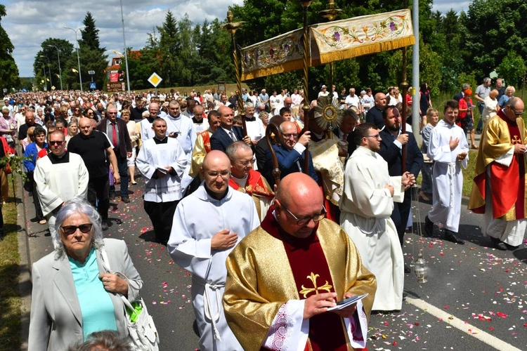 Procesja Bożego Ciała na ulicach Świebodzina