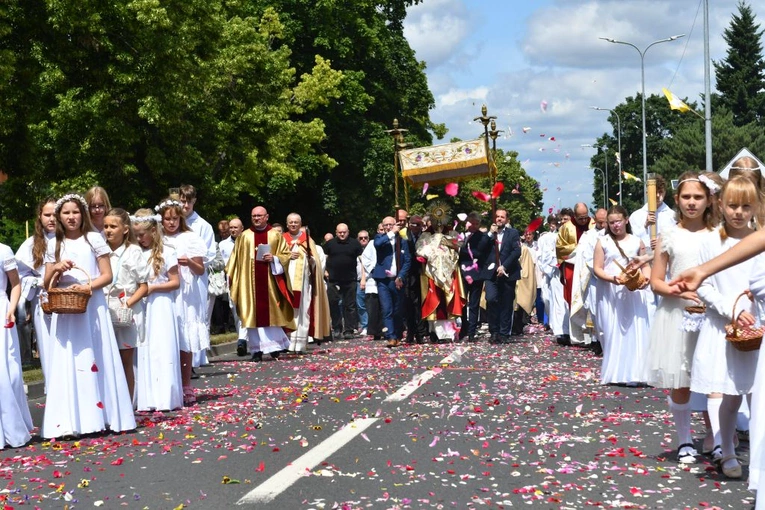 Procesja Bożego Ciała na ulicach Świebodzina