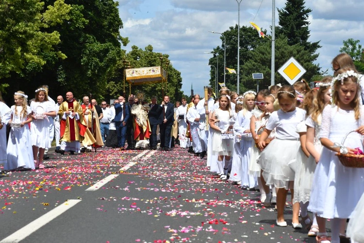 Procesja Bożego Ciała na ulicach Świebodzina