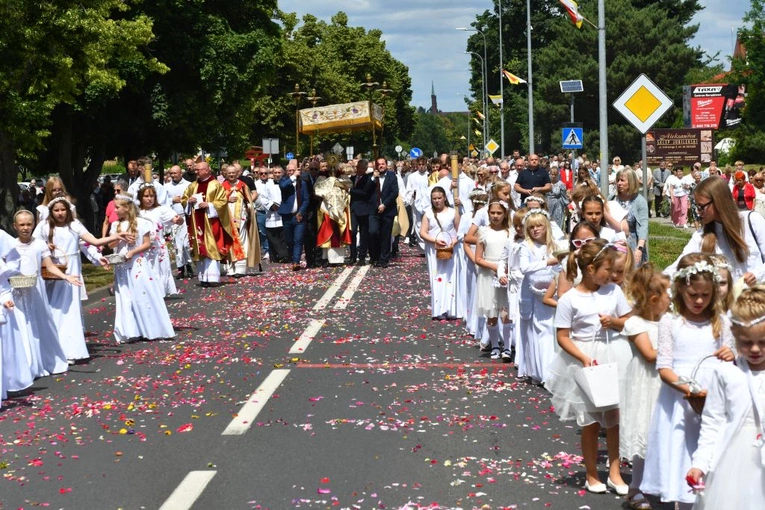 Procesja Bożego Ciała na ulicach Świebodzina
