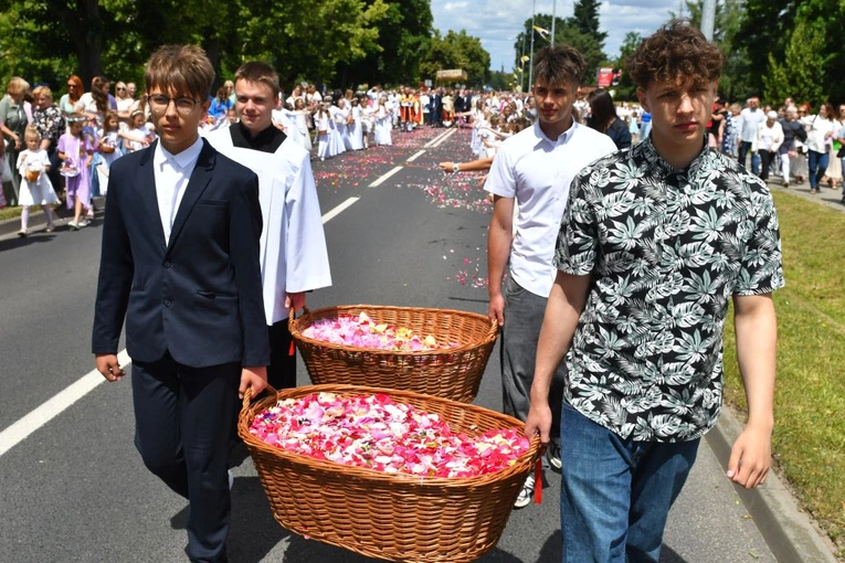 Procesja Bożego Ciała na ulicach Świebodzina