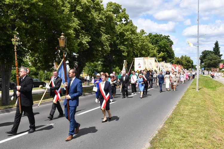 Procesja Bożego Ciała na ulicach Świebodzina