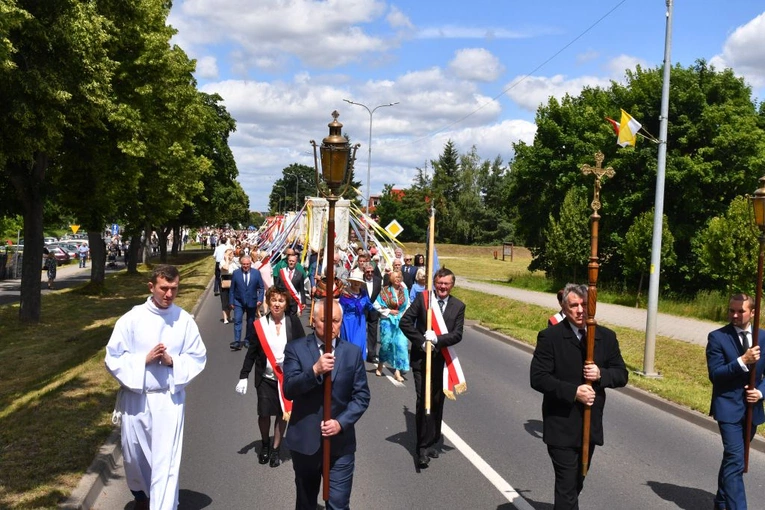 Procesja Bożego Ciała na ulicach Świebodzina
