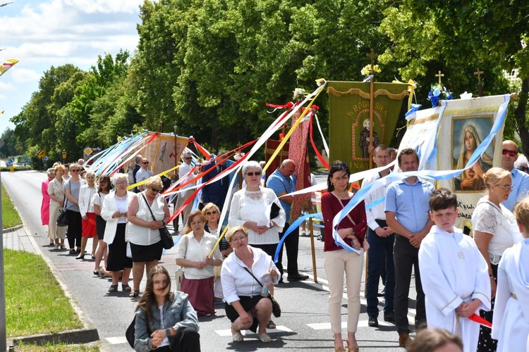 Procesja Bożego Ciała na ulicach Świebodzina