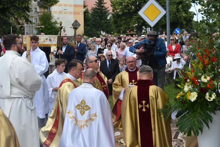 Procesja Bożego Ciała na ulicach Świebodzina