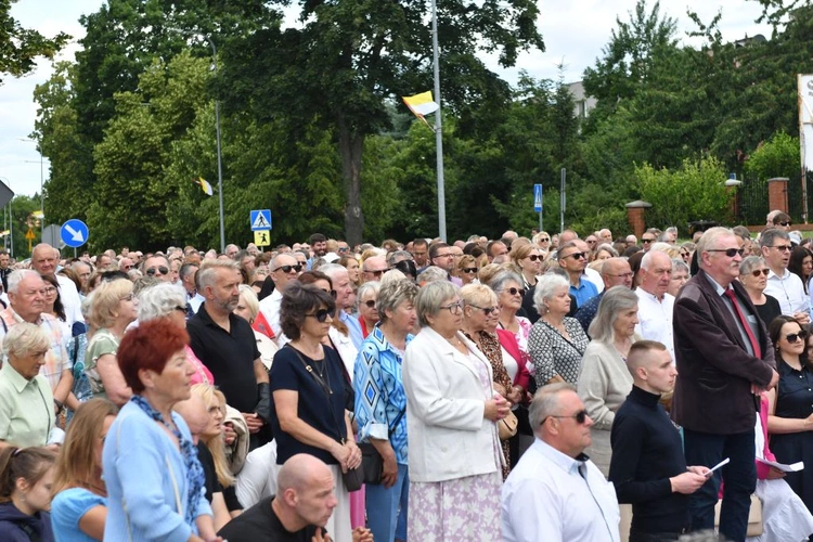 Procesja Bożego Ciała na ulicach Świebodzina