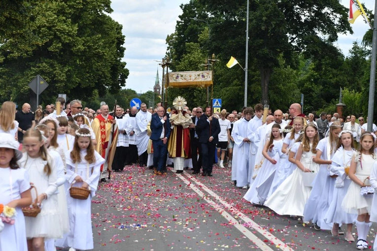 Procesja Bożego Ciała na ulicach Świebodzina