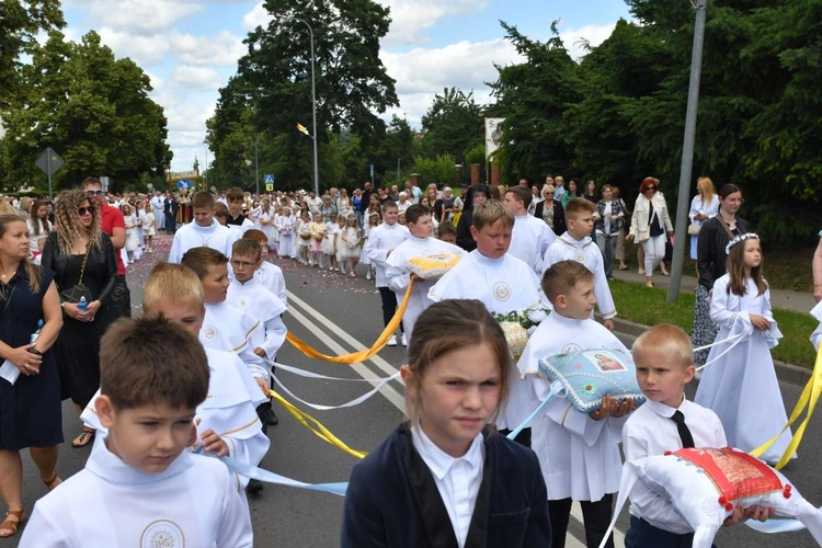 Procesja Bożego Ciała na ulicach Świebodzina